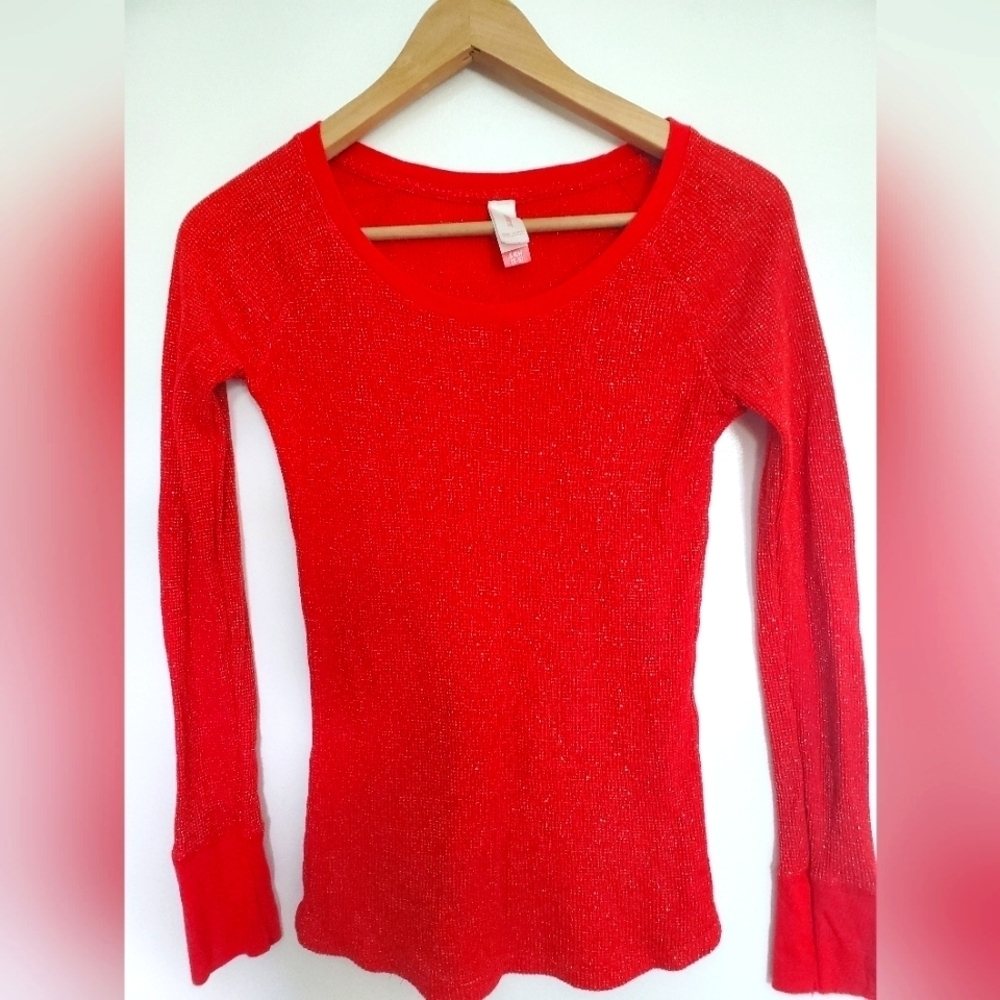 No Boundaries Red Fitted Ribbed Long Sleeve Blouse With Gold Accent